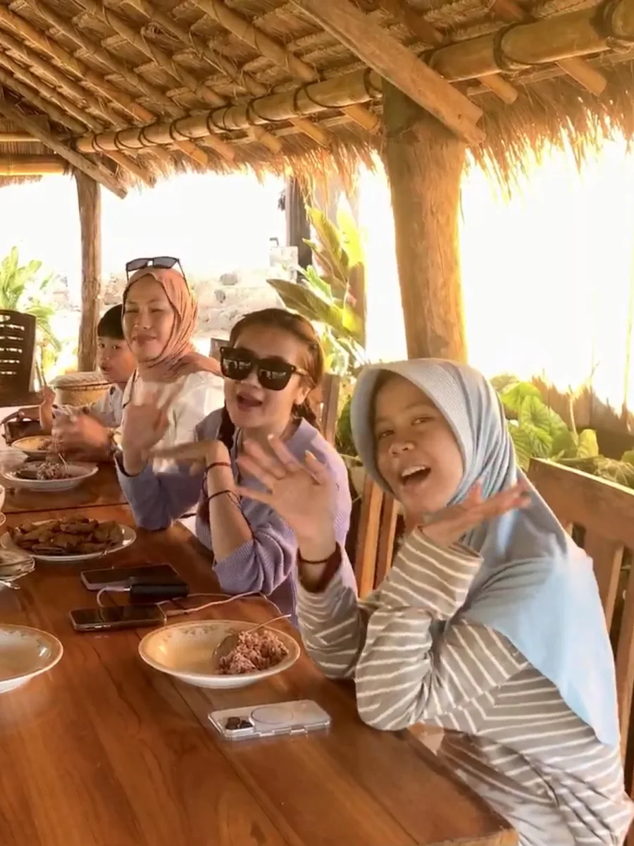 Indonesian guests at Waerebo Lodge