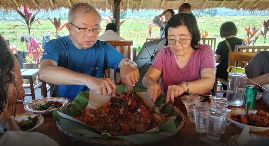 Guests sharing a home-cooked meal at Waerebo Lodge Restaurant