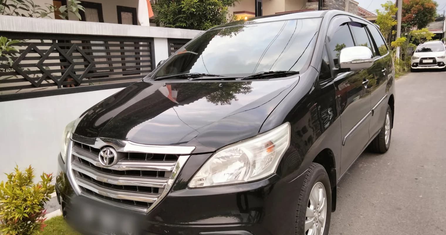 Toyota Innova private transport vehicle
